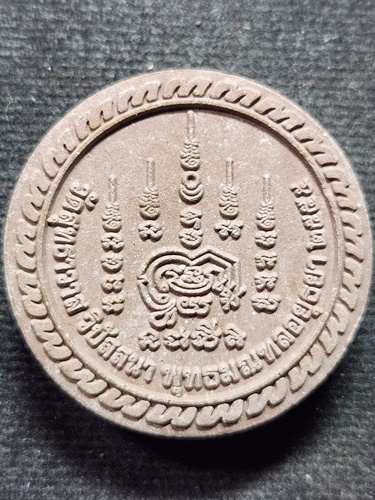 วัดสุทธาวาสวิปัสสนา พุทธมณฑลอยุธยา พระแก้วมรกตเนื้อผงจันทร์ลอย  พระอาจารย์รักษ์ ปี 2558