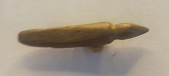 สาริกาไม้กาหลงแกะ เก่า ลงทองน้ำหนักเบา ขนาด ยาว 1 นิ้วครึ่ง