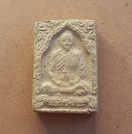 พระผงรูปเหมือนหลวงปู่เมฆวัดลำกระดาน