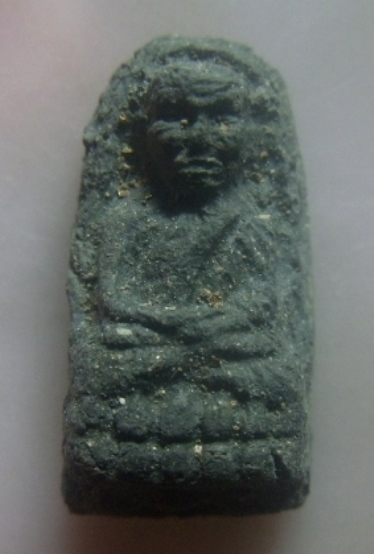 **เบาๆ**หลวงพ่อทวด พิมพ์พระรอดเนื้อว่าน หลังโรยผงสุวรรณมงคลฝังข้าวสารหิน วัดห้วยมงคล ปี ๒๕๔๙**สวยๆ