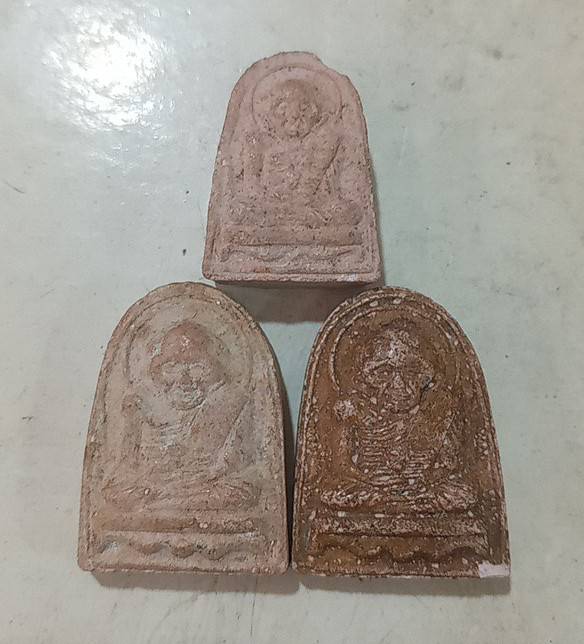 พระผงหลวงปู่เผือกวัดสาลีโข ปี 2506 จัดไป 3 องค์