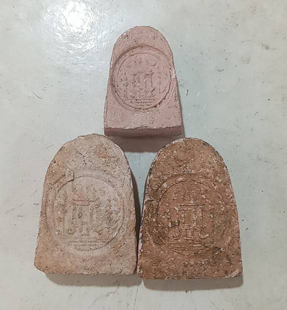 พระผงหลวงปู่เผือกวัดสาลีโข ปี 2506 จัดไป 3 องค์