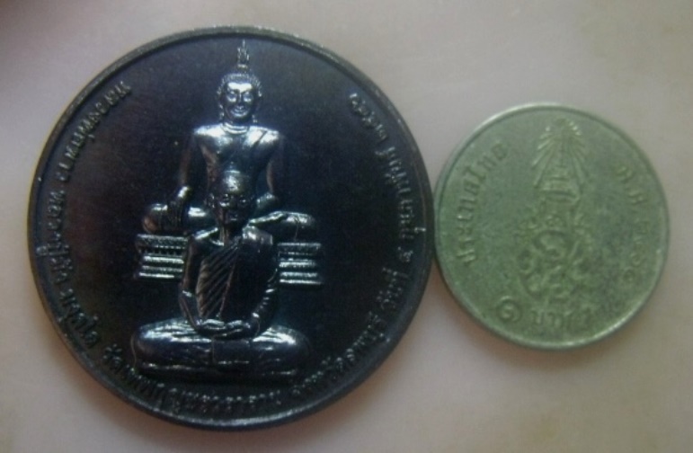 **เบาๆ**เหรียญหลวงพ่อขาว หลวงปู่มัง มังคโล วัดเทพกุญชรวราราม จ.ลพบุรี ปี ๒๕๔๖**สวยๆ