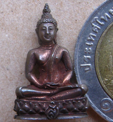 พระชัยวัฒน์ เนื้อนวะ สมเด็จย่า 90 พรรษา ปี2533 ตอกโค้ด พร้อมกล่องเดิม 