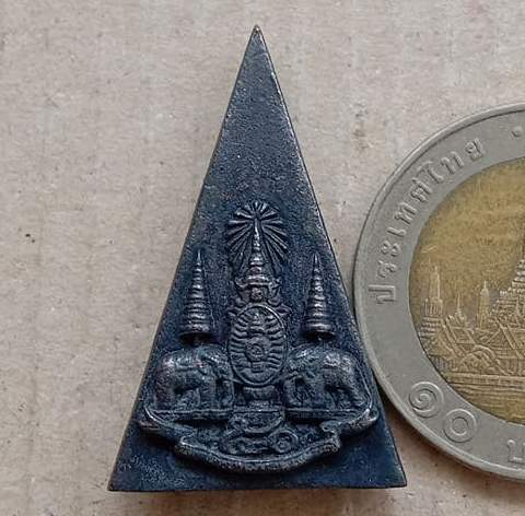 พระกำลังแผ่นดิน มวลสารจิตรลดา ฉลองสิริราชสมบัติครบ 50ปี เนื้อนวโลหะ ปี2539 พิมพ์ใหญ่+กล่องเดิม