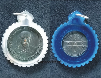 เหรียญหลวงพ่อกก วัดดอนขมิ้น ท่ามะกา กาญจนบุรี เนื้อทองแดงรมดำครับ เลี่ยมวินเทจครับผม