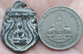 *เหรียญเสมาหล่อฯ เนื้อชิน วัดวิหารทอง ชัยนาท หลวงปู่ศุข วัดปากคลองมะขามเฒ่า ร่วมปลุกเสก*