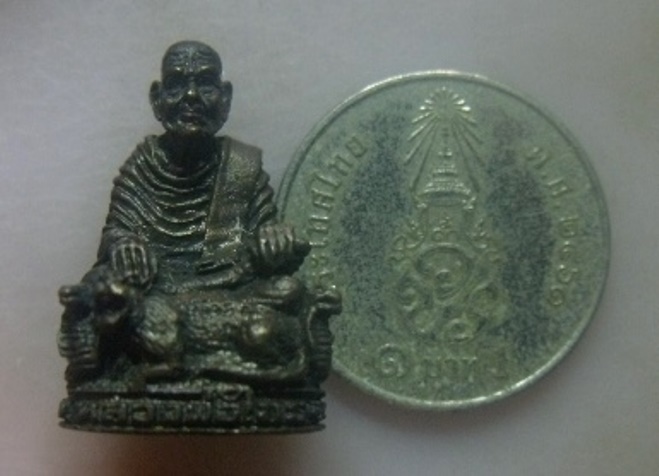 **เบา​ๆ​**รูปหล่ออุดกริ่ง หลวงพ่อไกร พิมพ์นั่งเสือ,งู วัดลำพะยา จ.ยะลา**สวยๆ เชิญชมครับ