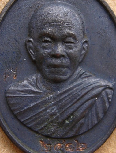 เหรียญหล่อโบราณ(ครึ่งองค์) ร.ศ.233"เนื้อเหล็กน้ำพี้"หลวงพ่อคูณ ปี2557หมายเลข2412พร้อมกล่องเดิม