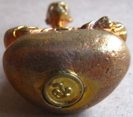 รูปหล่อชินบัญชรเนื้อทองชนวน(ชนวนนวะโลหะเต็มสูตร)หลวงปู่เกลี้ยง วัดโนนแกด ศรีสะเกษ ปี2556เลข1467+กล่อ