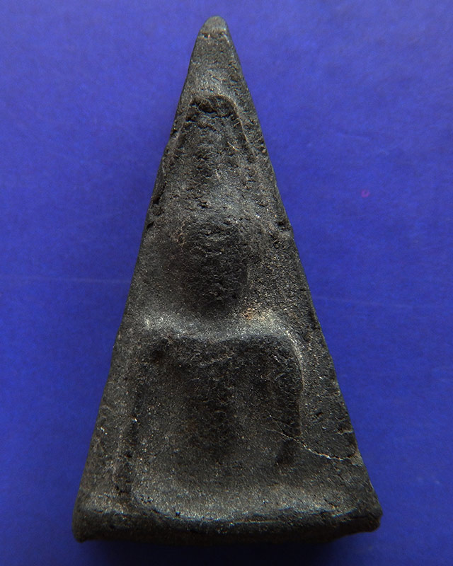 5.นางพญาเนื้อดิน ไม่ทราบที่ ขนาดสูง 2.8 ซ.ม. พระบ้านเก่าเก็บ