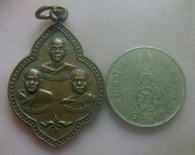 **เบาๆ**เหรียญเสาร์๕ หลวงพ่ออิ่ม หลวงพ่อแขก หลวงพ่อสุบิน วัดหัวเขา จ.สุพรรณบุรี ปี ๒๕๓๖**สวยๆ