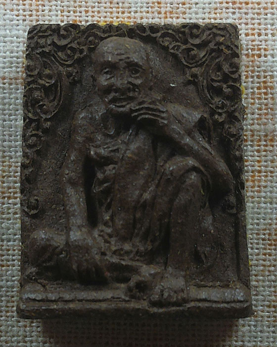 พระผงรูปเหมือน หลวงปู่สรวง เนื้อว่าน ๑๐๘ รุ่น ๑ สวนพุทธธรรมบายตึ๊กเจี่ย พระอาจารย์เทียนชัย 