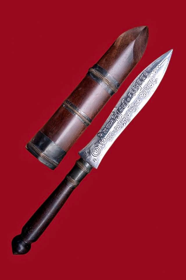 พระขรรค์ด้ามไม้ฝักไม้ ขนาด 9.5นิ้ว ตอกคาถา""อาวุธ ๔ ประการ""