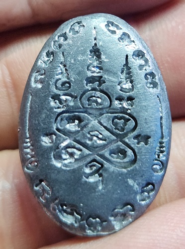 วัดบ้านจาน  ศรีสะเกษ เบี้ยแก้หล่อโบราณ รุ่น เงินไหลมา หลวงปู่หมุน เนื้อเงินยวงโบราณ