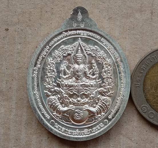 เหรียญพระนารายณ์พลิกดวง หลวงพ่อพัฒน์ วัดห้วยด้วน นครสวรรค์ ปี2563(เนื้อเงินลงยาจีวรเหลือง)เลข67+กล่อ