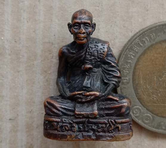 รูปเหมือนหลวงปู่หลิว วัดไร่แตงทอง จ.นครปฐม ปี2539 กองทัพบกจัดสร้าง