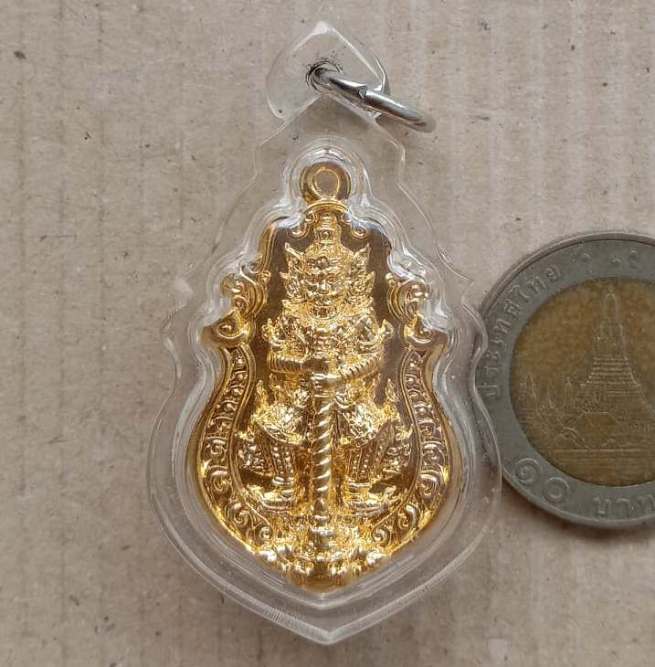 เหรียญหล่อท้าวเวสสุวรรณ บารมีอุปถัมภ์ รุ่นเศรษฐีเรือนทอง วัดจุกกะเฌอ ชลบุรี เนื้อทองฝาบาตร เลี่ยมกัน