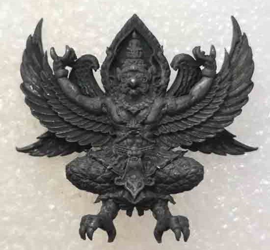 พญาครุฑรวยมหาอำนาจ หลวงปู่ชัช วัดบ้านปูน จ.อยุธยา ปี2560 เนื้อเหล็กน้ำพี้ หมายเลข150 พร้อมกล่องเดิม