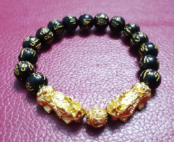 2 เส้น..สร้อยประคำข้อมือปี่เซี๊ยะทอง+ลูกปัดลงอักขระทิเบต ขนาด 10 มิล พร้อมใบคาถาบูชาฯ