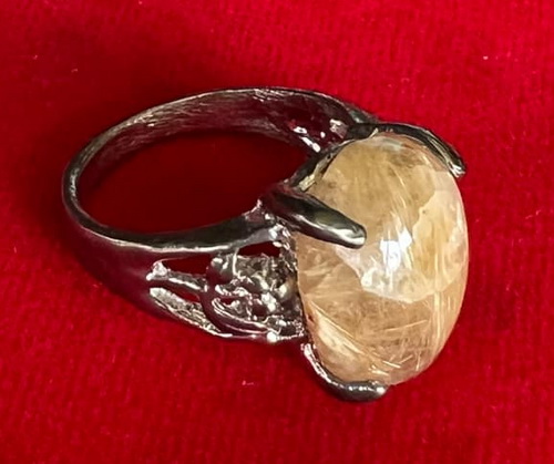 แหวน แก้วไหมทอง หินมงคลเสริม ในเรื่องของเงินทอง ค้าขาย ความร่ำรวย ความมั่งคั่ง