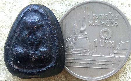 *พระปิดตา ท่านเจ้าจุ้ย วัดสามปลื้ม กทม. ผงคลุกรัก หลังยันต์อัง ปี๒๔๗๕*