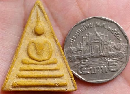 *สมเด็จฯพิมพ์สามเหลี่ยม วัดไชโยวรวิหาร(เกษไชโย) อ่างทอง รุ่นสร้างเขื่อน ปี๒๔๙๕ เนื้อผง*