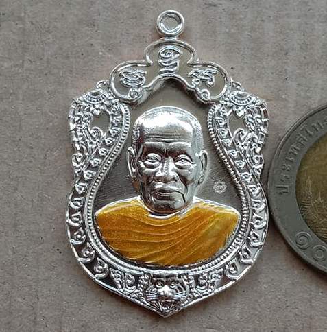 เหรียญเสมาหัวเสือห่มคลุม หลวงพ่อพัฒน์ วัดห้วยด้วน นครสวรรค์ ปี2563 กะไหล่เงิน ลงยาสีจีวร เลข1254+กล่