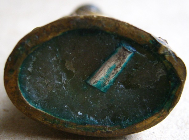 พระกริ่ง"พิบูลนวกิจ"ใต้ฐานอุดสีผึ้งนารายณ์กลืนจิต+ตะกรุดเงิน หลวงปู่คำบุ วัดกุดชมภู จ.อุบลฯ เนื้อท