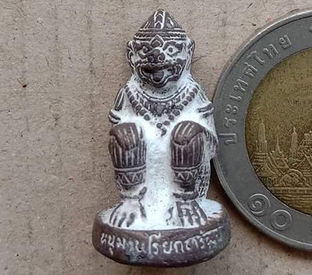 หนุมานเรียกทรัพย์ หล่อโบราณ หลวงปู่คำบุ วัดกุดชมภู จ อุบลราชธานี ปี2553 เนื้อนวะโลหะ หมายเลข49+กล่อง