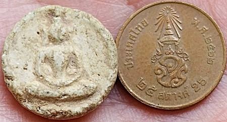 *จันทร์ลอยเล็ก เนื้อขาวผงบางขุนพรหม วัดประสาทบุญญาวาส ปี๒๕๐๖ มีบอล*