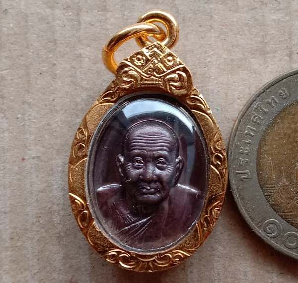 (เหรียญลองฟัน) เหรียญเม็ดแตงหลวงพ่อทวด วัดห้วยมงคล จ ประจวบฯ ปี2553 ครบรอบ6ปี เนื้อทองแดง เลี่ยมกรอบ