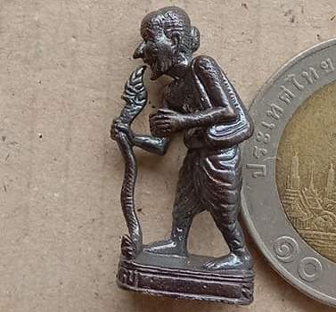 ชูชก รุ่นแรก ไม้เท้าพญานาค หลวงพ่อสาคร วัดหนองกรับ จ.ระยอง ปี2541 เนื้อทองแดง พร้อมบัตรรับรอง