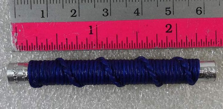 ตะกรุดนารายณ์แปลงรูป ยาว 2.5นิ้ว หลวงพ่อพัฒน์ ปุญญกาโม เนื้อปีกเครื่องบินถักเชือกน้ำเงิน เลข4072+กล่