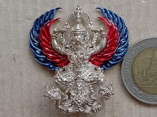 พญาครุฑหยุดนาค รุ่นแรก หลวงพ่อชม วัดโปรดสัตว์ อยุธยา ปี2563 เนื้อทองขาวลงยาราชาวดี หมายเลข385+กล่อง