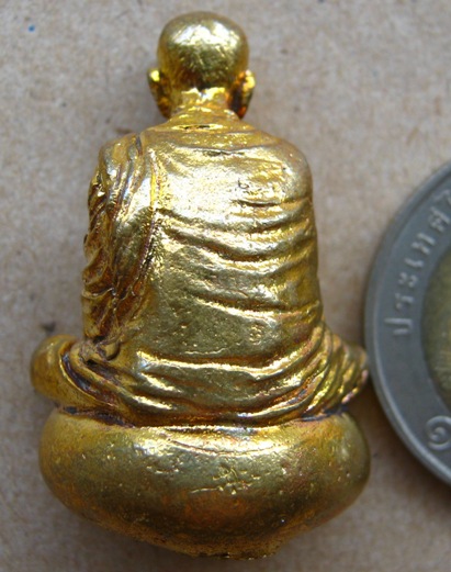 รูปหล่อชินบัญชรเนื้อทองชนวน(ชนวนนวะโลหะเต็มสูตร)หลวงปู่เกลี้ยง วัดโนนแกด ศรีสะเกษ ปี2556เลข1665+กล่อ