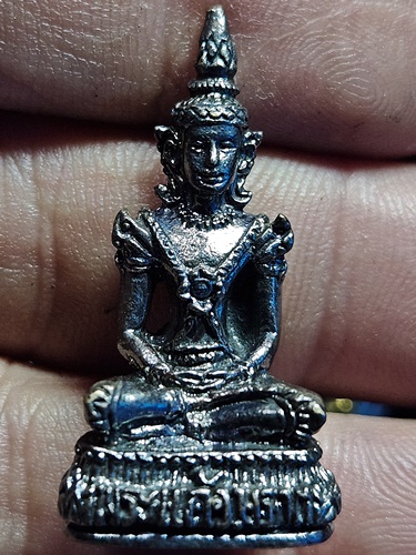 วัดบ้านจาน ศรีสะเกษ พระแก้วมรกต หลวงปู่หมุน  รุ่น มหาเศรษฐีรวยทันใจ ปี 2562