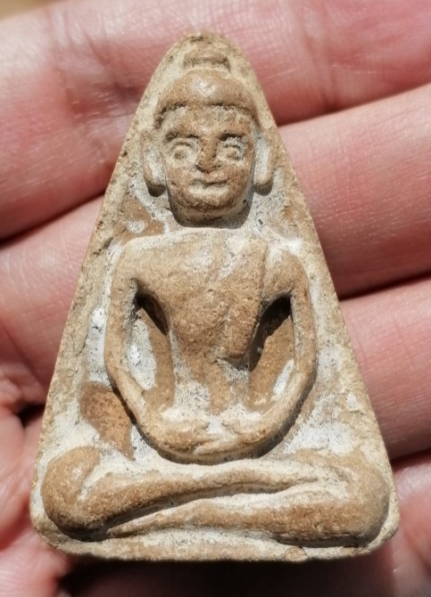 พระกันผี​ พิมพ์ใหญ่​ เนื้อดิน หลวงพ่อกวย​ ชุตินธโร​ วัดโฆษิตาราม​ ยุคต้น​ เคาะเดียว    