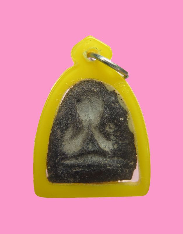 พระปิดตาหลังแบบ เลี่ยมแล้ว