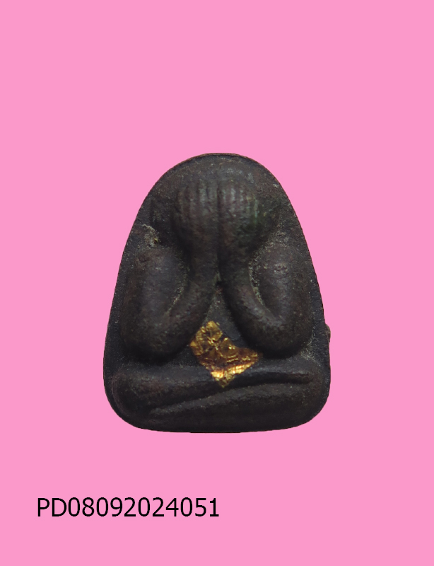 พระปิดตาหลังแบบ พิมพ์เล็ก เนื้อผงคลุกรัก หลวงปู่มหานินวัดหนองไทร พนัสนิคม จ. ชลบุรี