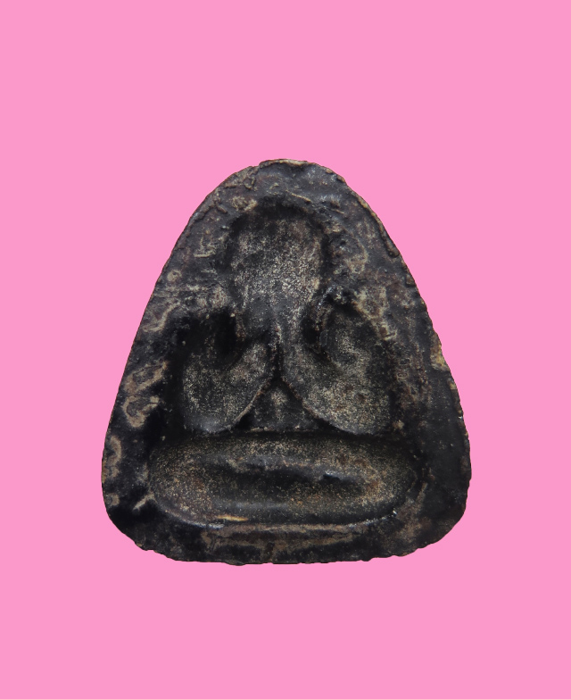 พระปิดตาจุ่มรัก หลังแบบ