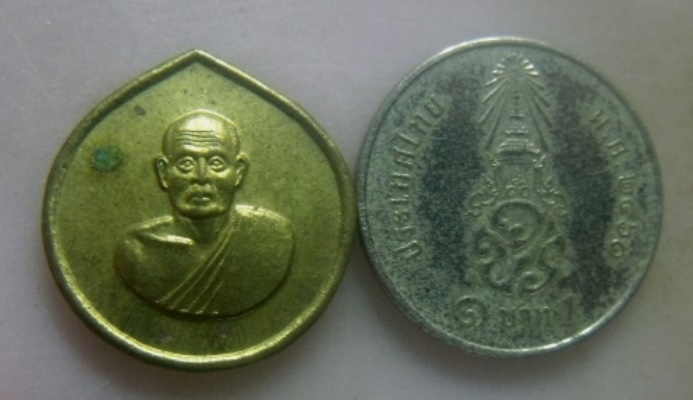 **เบาๆ**เหรียญหลวงปู่ทวด วัดช้างไห้ หลังยันต์ห้า กะไหล่ทองเก่าๆ**สวยๆ เชิญชมครับ