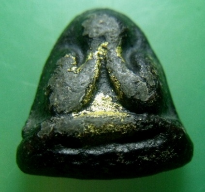 **เบา​ๆ​**พระปิดตาหลังแบบ เนื้อผงใบลานลงรัก แห้งเก่า ไม่ทราบที่**เชิญชมครับ