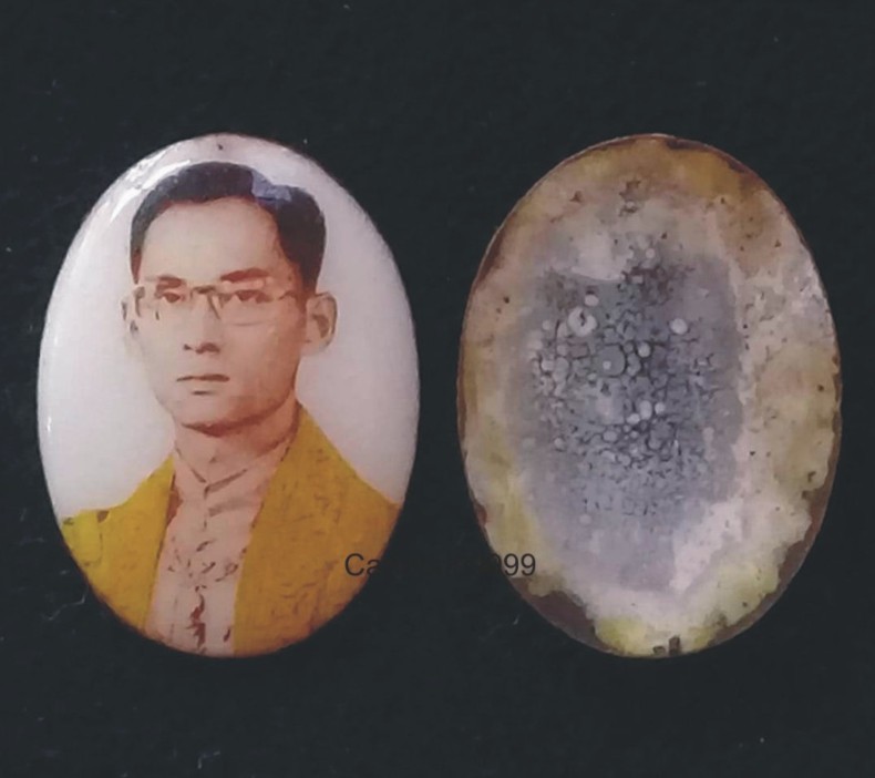 ล็อกเก็ตหิน ในหลวงรัชกาลที่ ๙ ครับ สวย สมบูรณ์ ครับผม