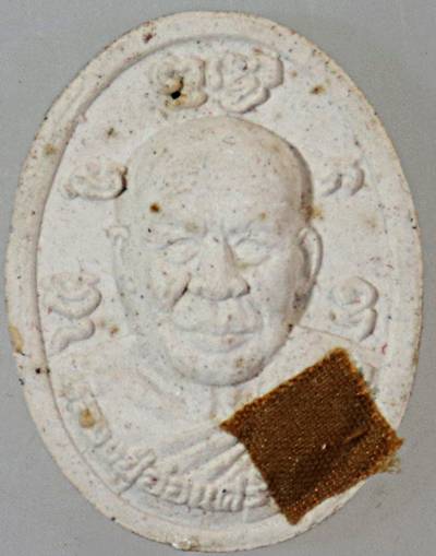 ๒๐ พระผงรูปเหมือนหลวงปู่อ่อนศรี วัดถ้ำประทุน ชลบุรี