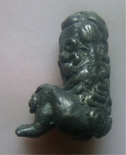 **เบา​ๆ​**พระปิดตาชันเข่า ยันต์ยุ่ง เนื้อสำริด เก่าๆ ไม่ทราบที่**เนื้อจัด สวยๆ เชิญชมครับ