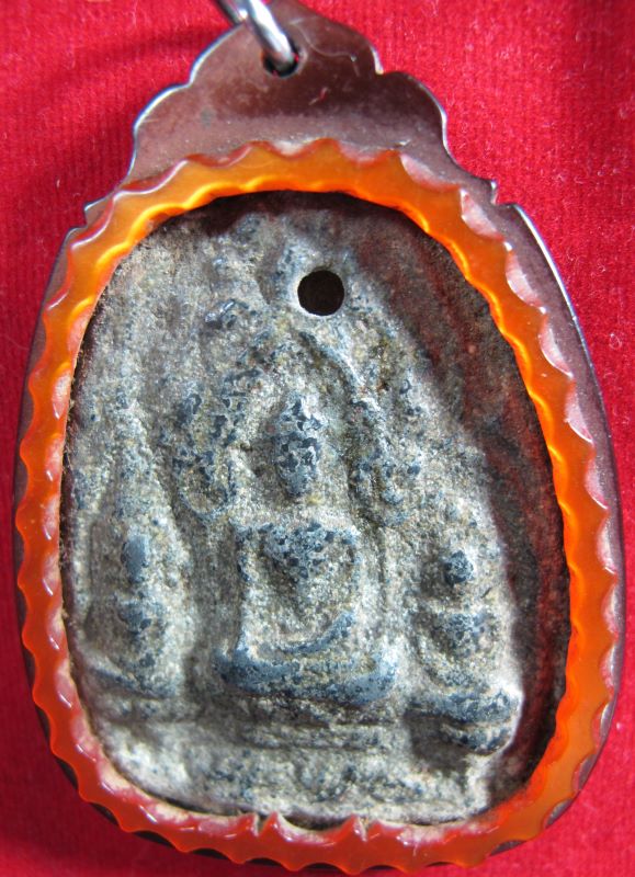 พระตรีกาย กรุวัดพระศรีรัตนมหาธาตุ ยุคสมัยลพบุรี เนื้อชินอุทุมพร สวยงาม เลี่ยมเก่าเดิม 