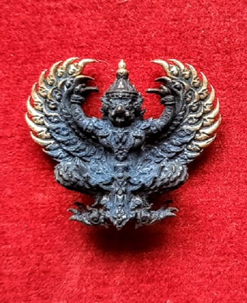 พญาครุฑ รุ่นรวยหมื่นล้าน หลวงพ่อพัฒน์ ปี63 พิมพ์เล็ก เนื้อชนวนปีกทอง ตอกโค๊ต,หมายเลข..เคาะเดียวแดง..