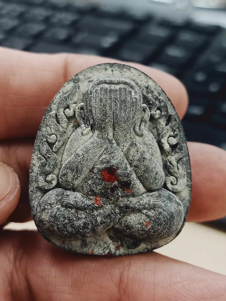 4-385 พระผงปิดตากนกข้างบูชาครู หลวงปู่โต๊ะ หลวงพ่อนงค์ วัดบางน้ำชน จ.กรุงเทพ 2565 เลข 1621 กล่องเดิม