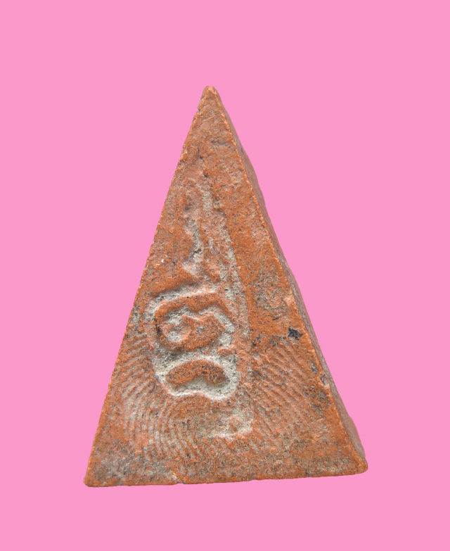 นางพญาหน้ายักษ์เนื้อดิน หลังยันต์เฑาะว์